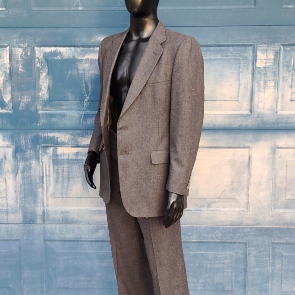 SAKS FIFTH AVENUE CLASSIC MEN'S PURE WOOL (2) PC LUXURY SUIT